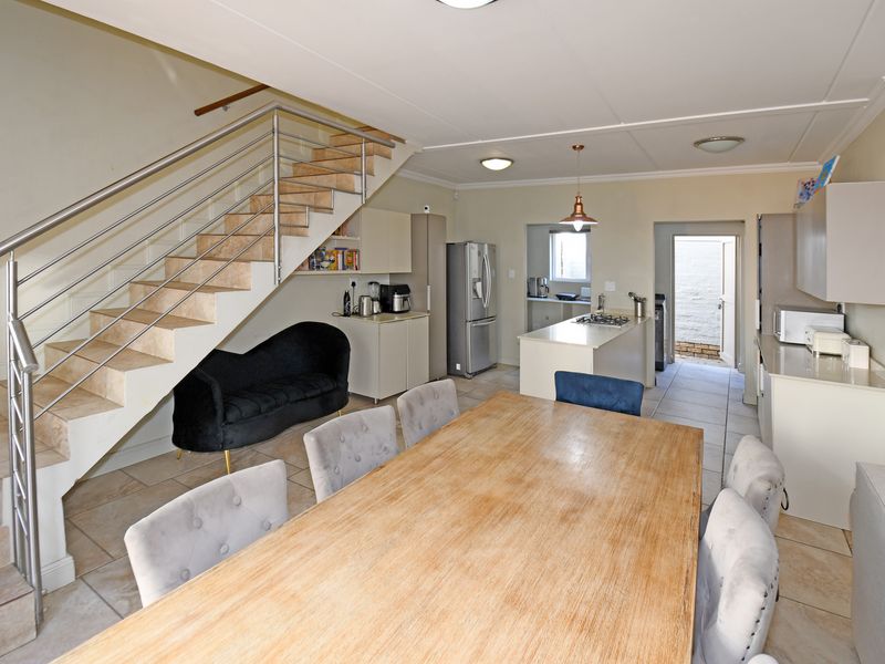 This lock-up-and-go garden unit represents contemporary living in a sought-after location! - Photo 4