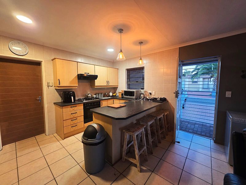 Move-In Ready Family Home in Eikenbosch, Kuilsriver - Photo 3