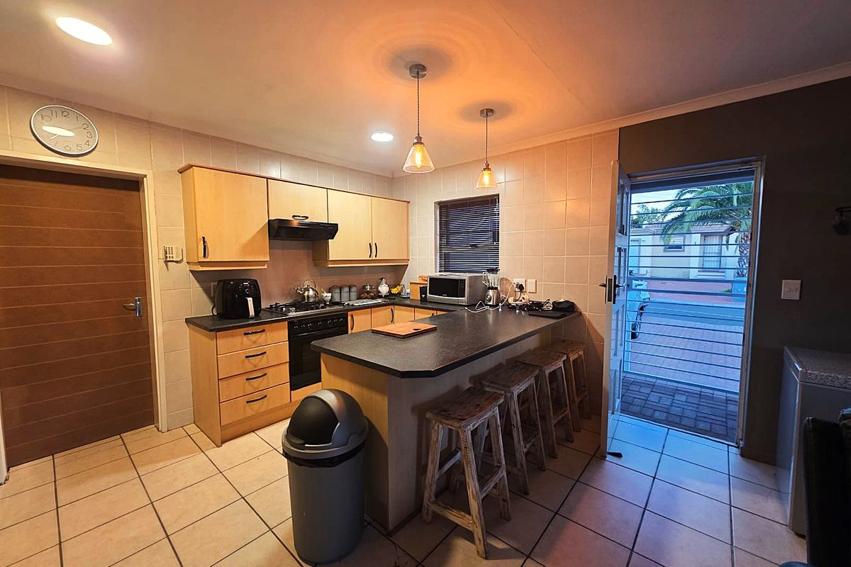 Move-In Ready Family Home in Eikenbosch, Kuilsriver - Photo 3