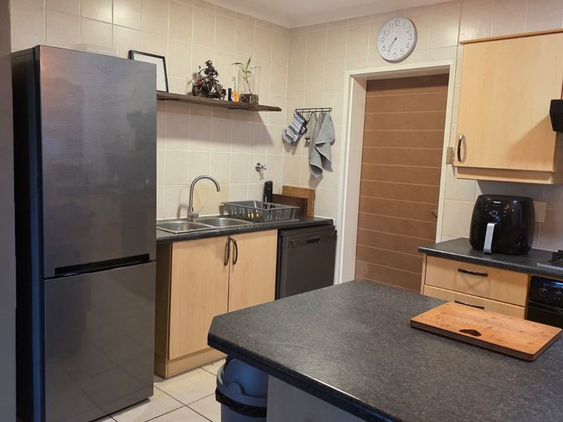 Move-In Ready Family Home in Eikenbosch, Kuilsriver - Photo 4