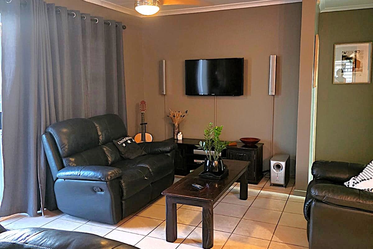 Move-In Ready Family Home in Eikenbosch, Kuilsriver - Photo 2