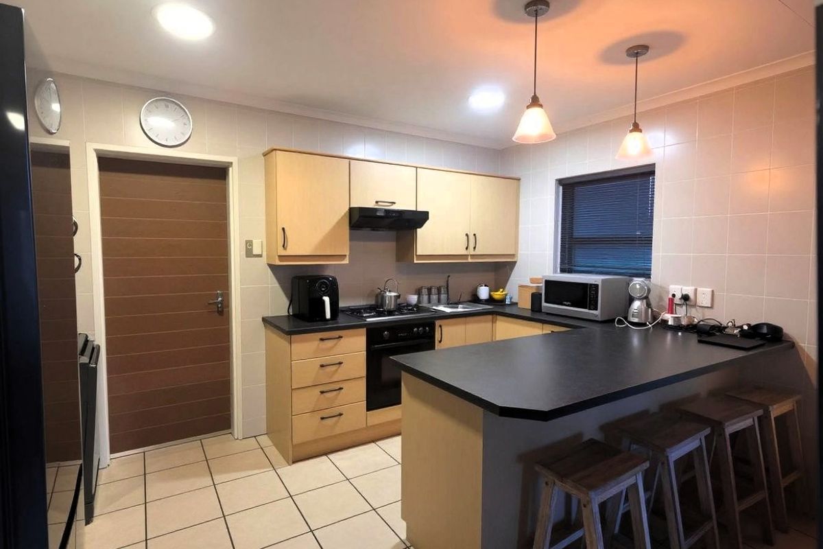 Move-In Ready Family Home in Eikenbosch, Kuilsriver - Photo 5