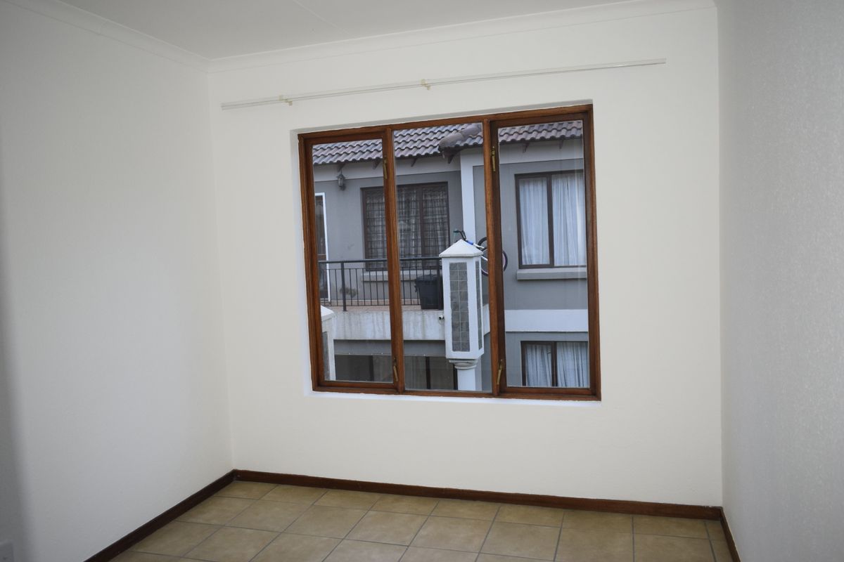 Modern 2 bedroom 2 bathroom for sale in Helderwyk - Photo 5