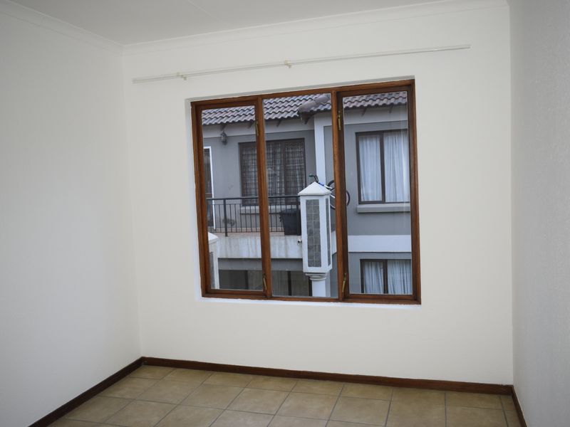 Modern 2 bedroom 2 bathroom for sale in Helderwyk - Photo 5