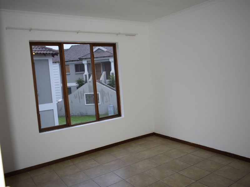 Modern 2 bedroom 2 bathroom for sale in Helderwyk - Photo 7