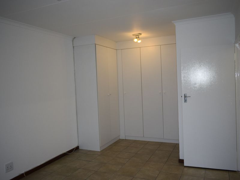 Modern 2 bedroom 2 bathroom for sale in Helderwyk - Photo 8