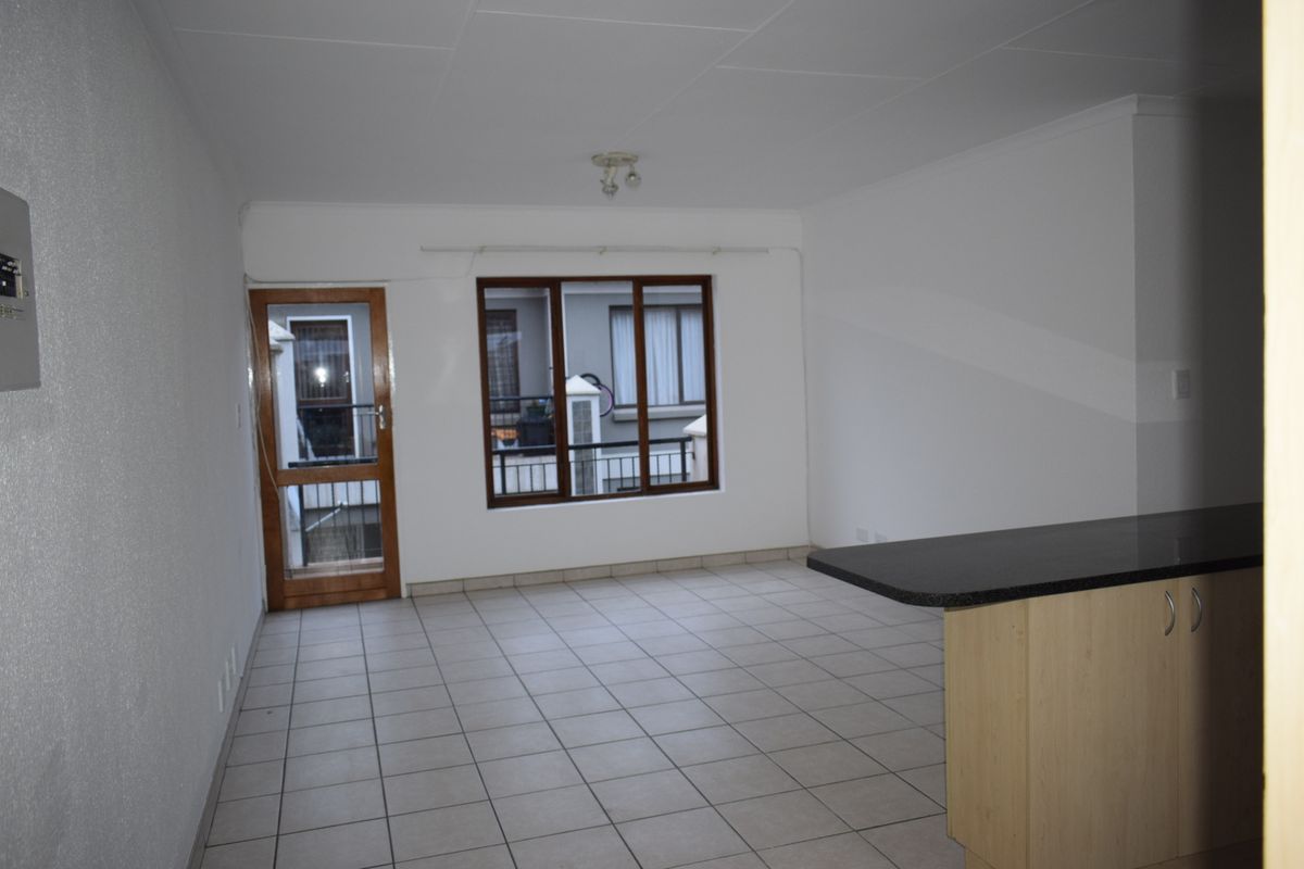 Modern 2 bedroom 2 bathroom for sale in Helderwyk - Photo 2