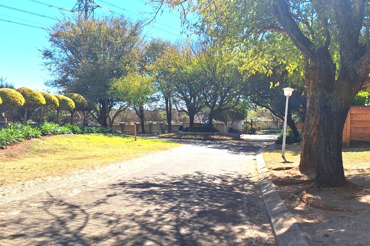Secure Lock up and go unit situated in Bronberg - Photo 2