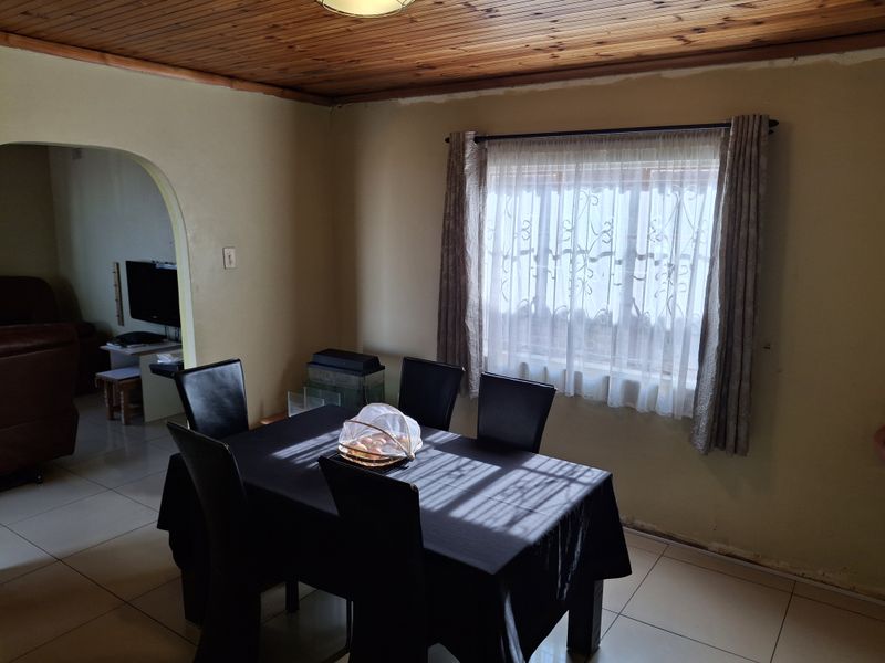 4 Bedroom Family Home - Photo 4