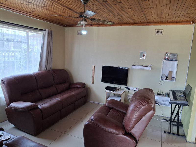 4 Bedroom Family Home - Photo 3