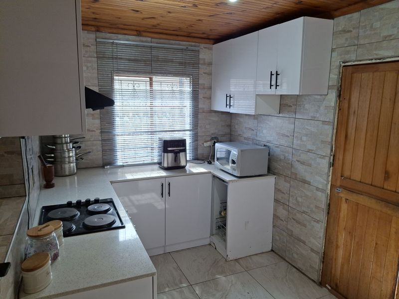 4 Bedroom Family Home - Photo 9