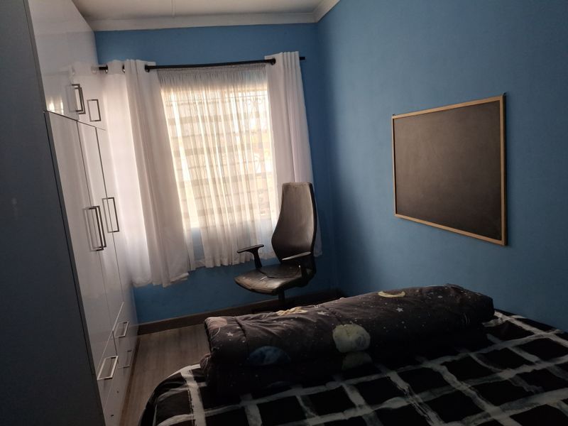 4 Bedroom Family Home - Photo 10