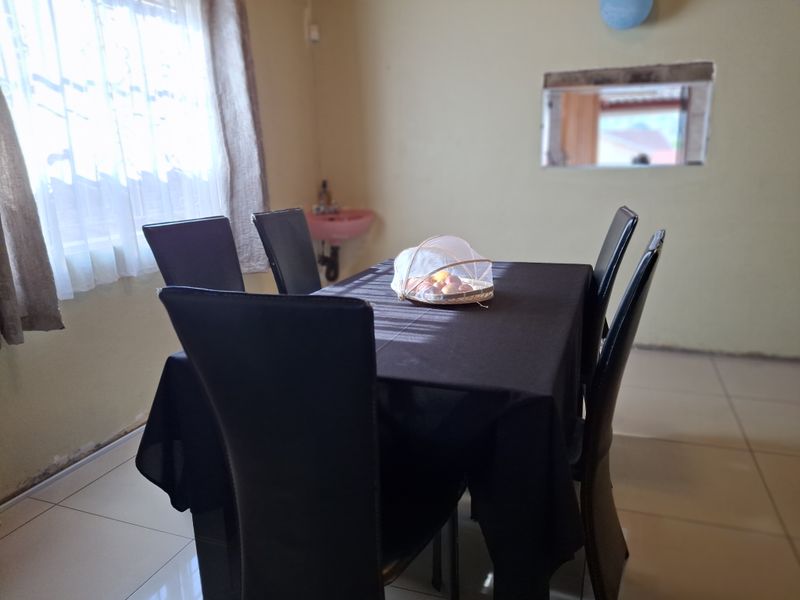 4 Bedroom Family Home - Photo 6