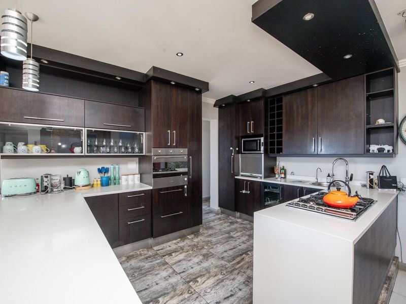 Exquisite Double-Story Home with Breathtaking Swartberg Mountain Views - Photo 8