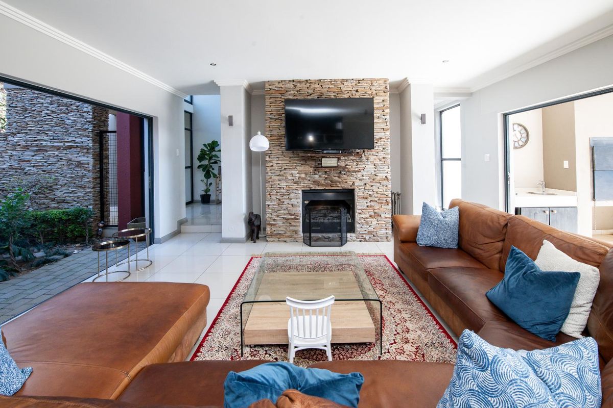 Exquisite Double-Story Home with Breathtaking Swartberg Mountain Views - Photo 4