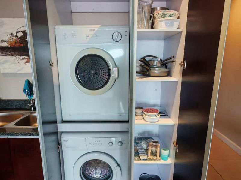 Experience modern city living in this stylish 1-bedroom apartment, now available to rent - Photo 9