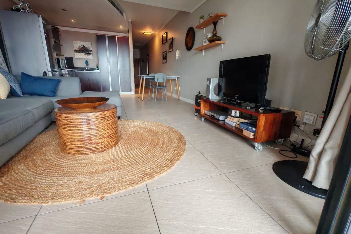 Experience modern city living in this stylish 1-bedroom apartment, now available to rent - Photo 2