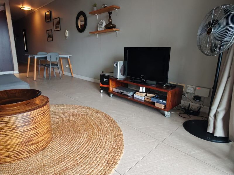 Experience modern city living in this stylish 1-bedroom apartment, now available to rent - Photo 3