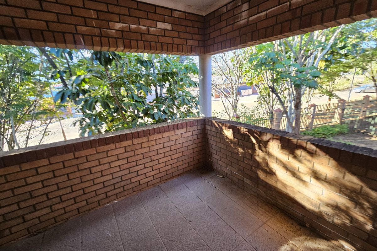 Spacious 3 bedroom apartment for sale, Ideal for Living or Investment,in Louis Trichardt - Photo 5