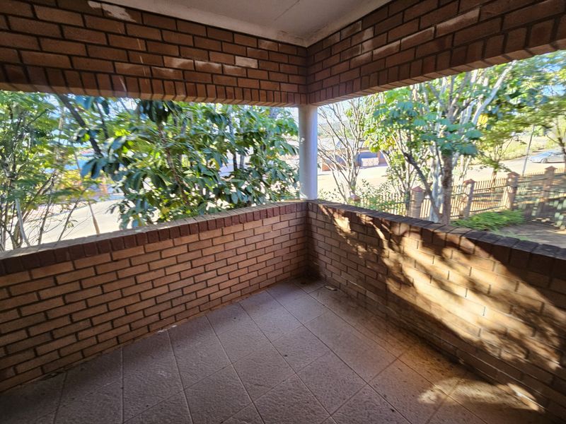 Spacious 3 bedroom apartment for sale, Ideal for Living or Investment,in Louis Trichardt - Photo 5
