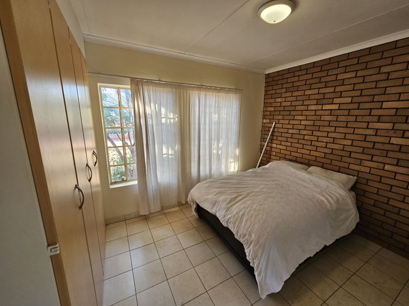 Spacious 3 bedroom apartment for sale, Ideal for Living or Investment,in Louis Trichardt - Photo 6