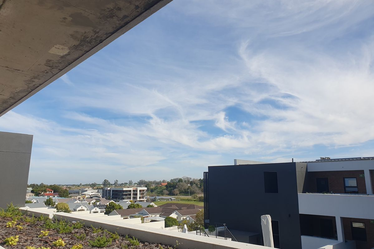 Modern apartment with a mountain view, in Central George - Photo 5