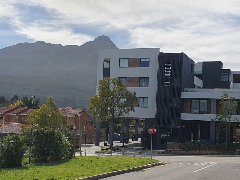 Modern apartment with a mountain view, in Central George - Photo 2