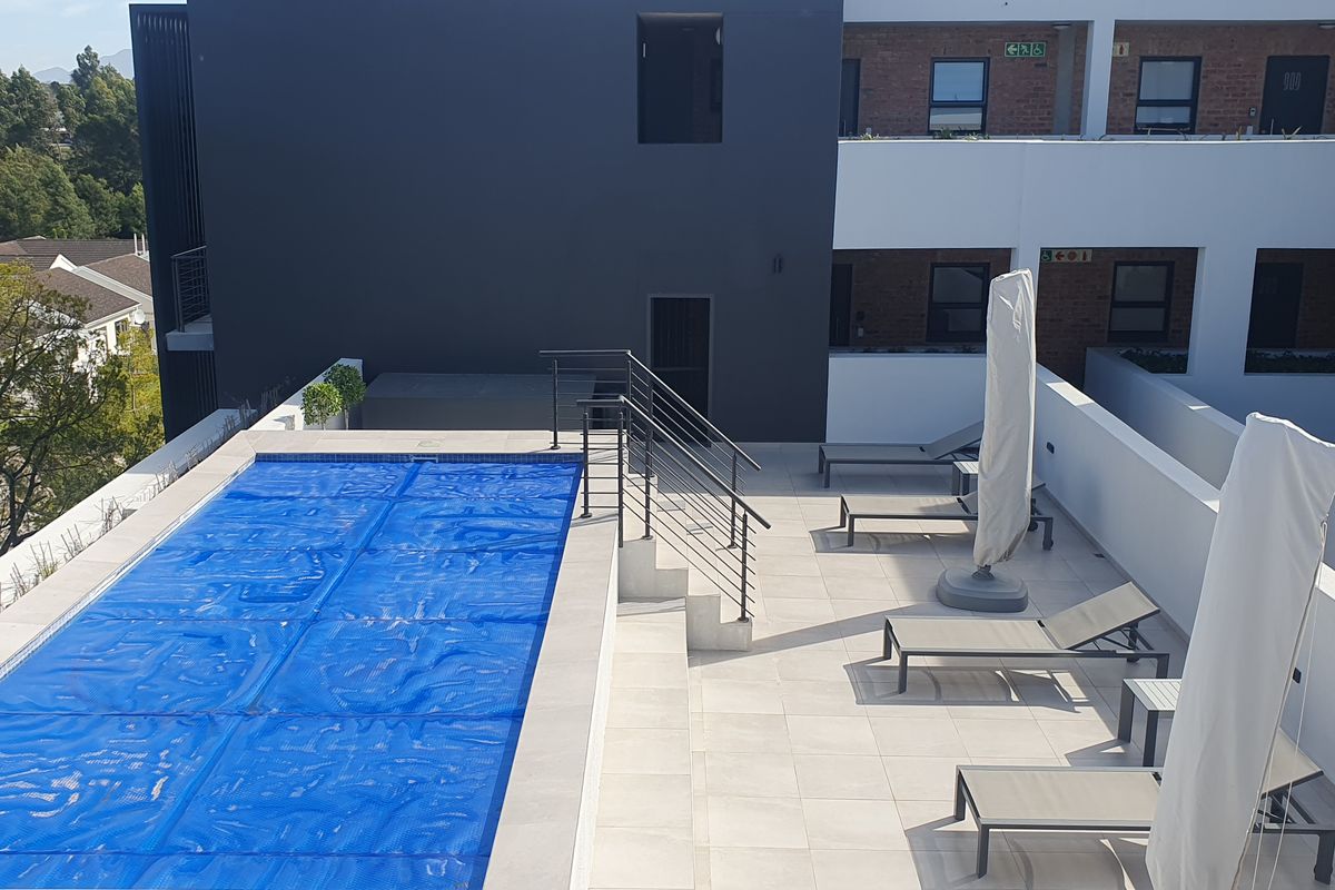 Modern apartment with a mountain view, in Central George - Photo 3