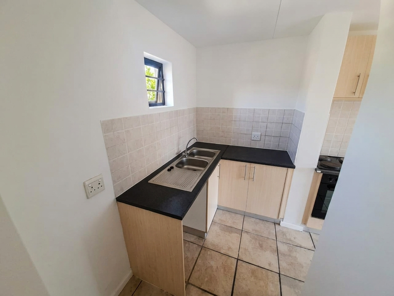 Two-bedroom apartment to rent in Burgundy Estate, Milnerton - Photo 8