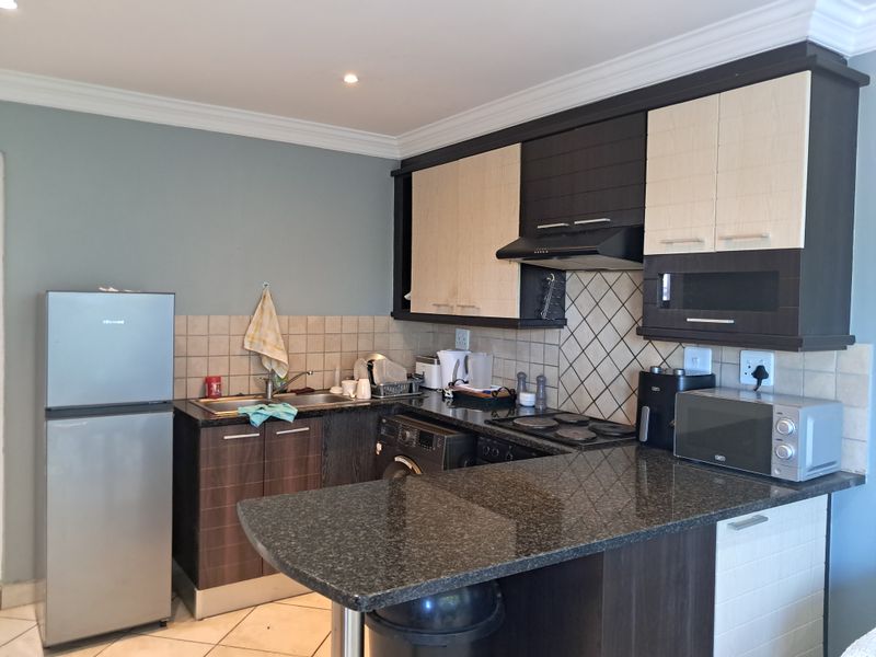 Easy Lock-up & Go Apartment - Photo 5