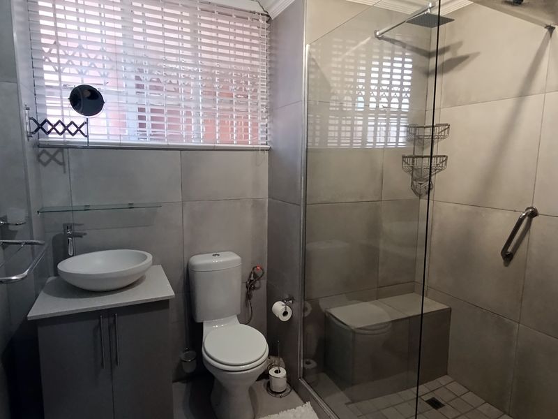 Secure, Stylish, and Seriously Convenient - Photo 8