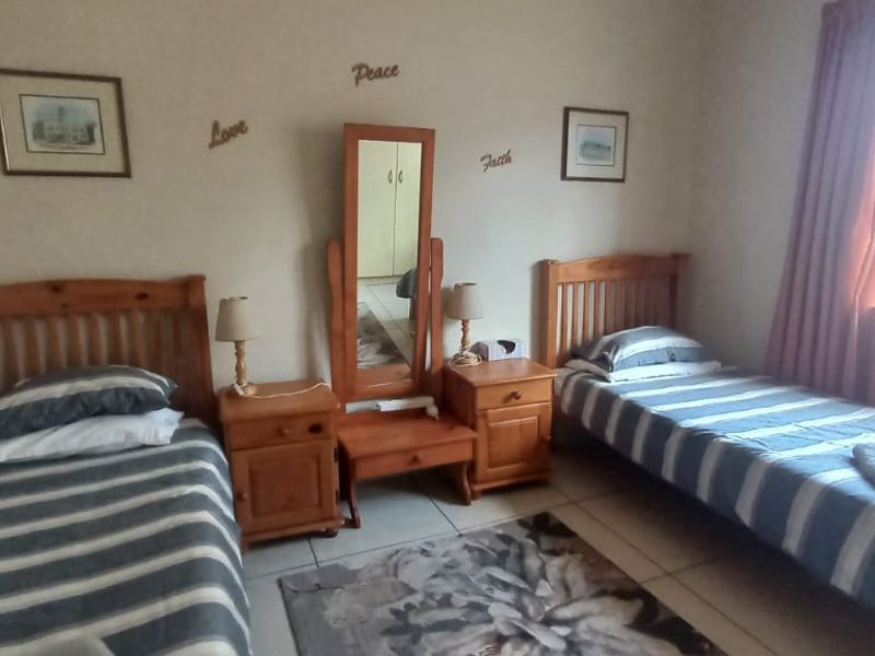 Spacious Home with Flatlet for Long-Term Rental – Cape St Francis - Photo 8