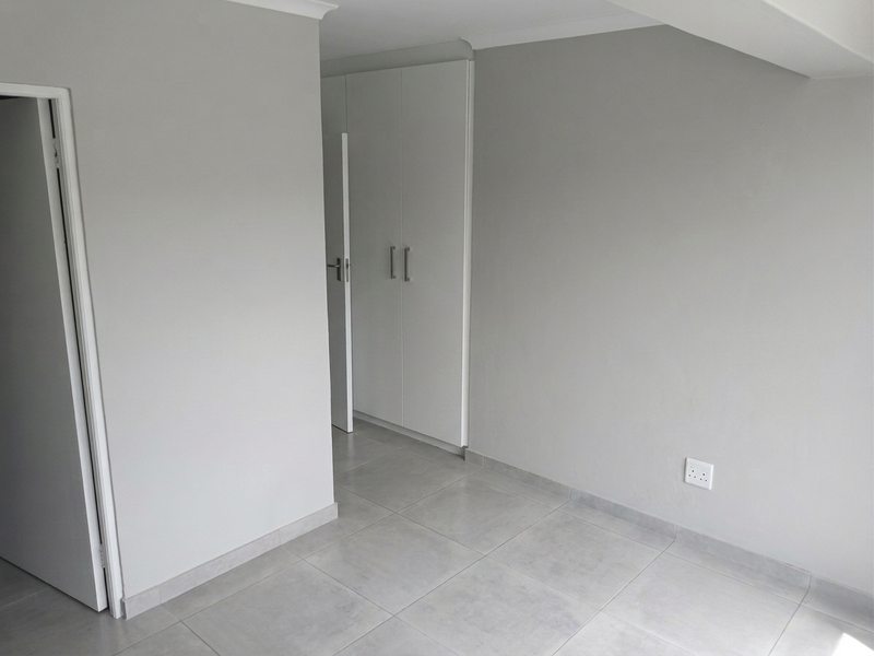 Modern two-bedroom apartment to rent in Burgundy Estate, Milnerton - Photo 10