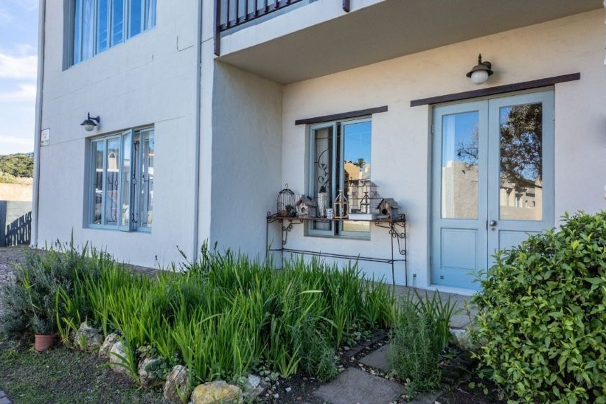 Exclusive Coastal Retreat in Tollas Oord – Space, Style & Potential - Photo 4