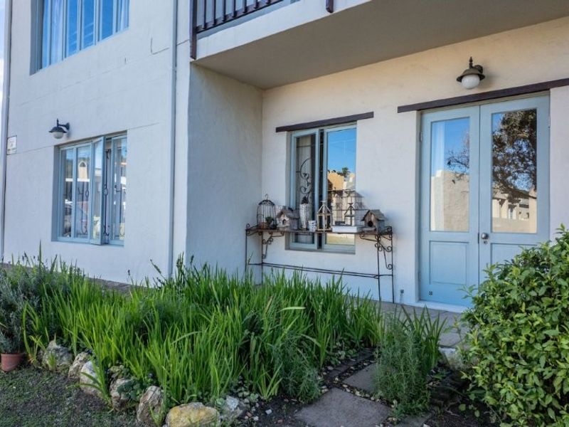 Exclusive Coastal Retreat in Tollas Oord – Space, Style & Potential - Photo 4