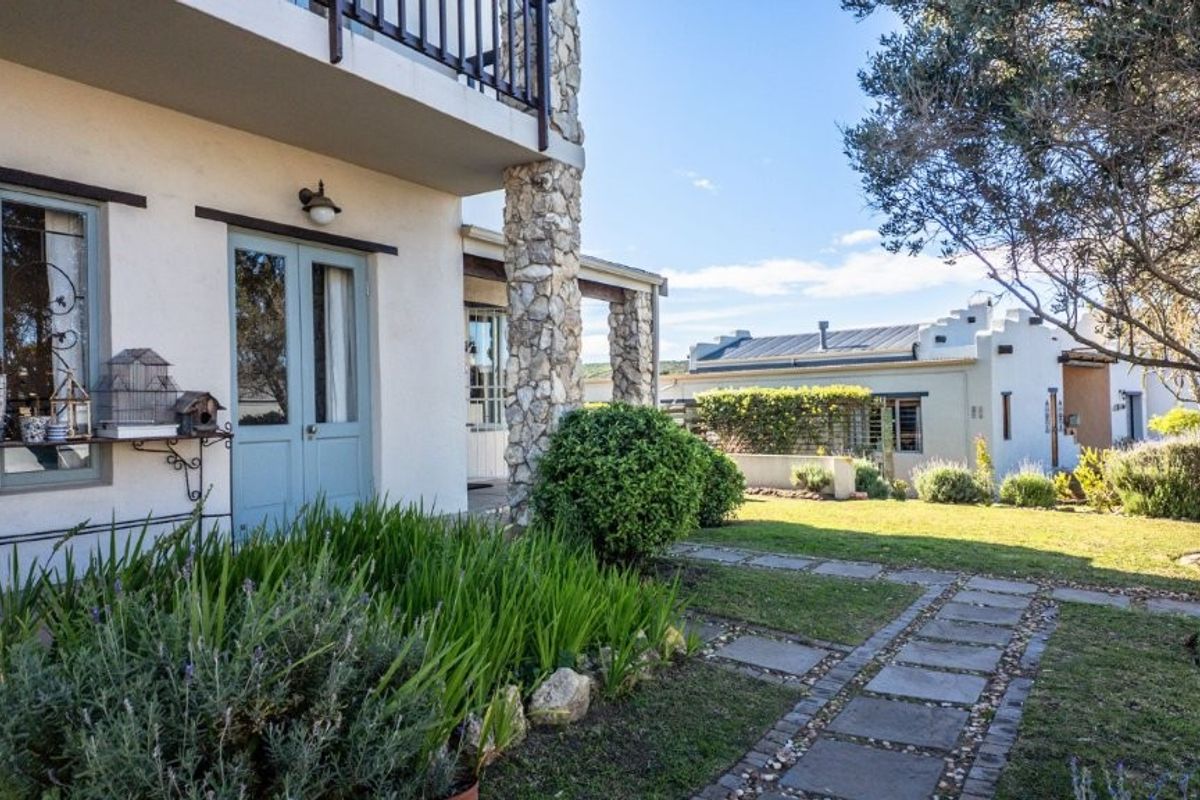 Exclusive Coastal Retreat in Tollas Oord – Space, Style & Potential - Photo 5