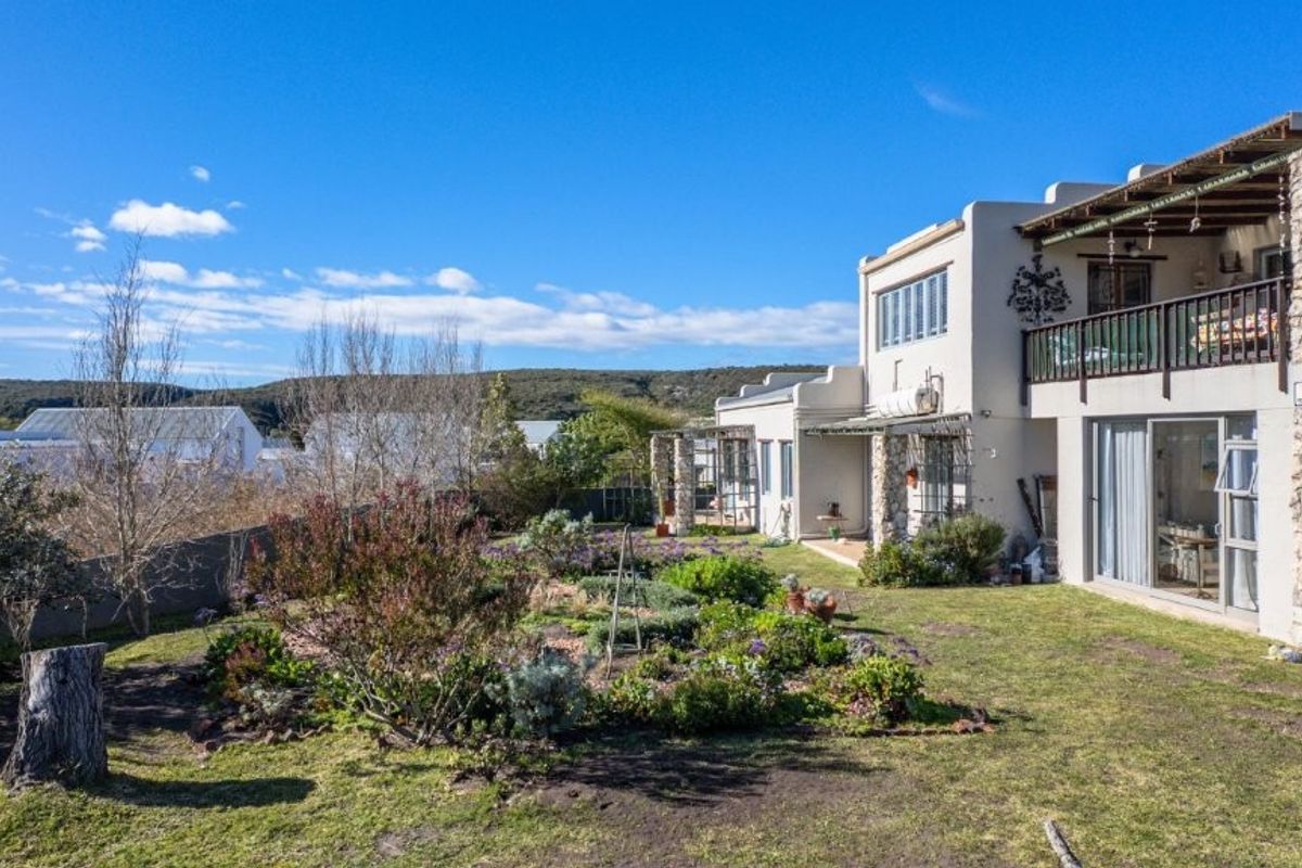 Exclusive Coastal Retreat in Tollas Oord – Space, Style & Potential - Photo 2