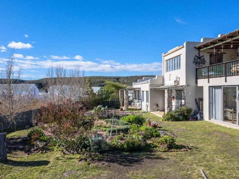 Exclusive Coastal Retreat in Tollas Oord – Space, Style & Potential - Photo 2