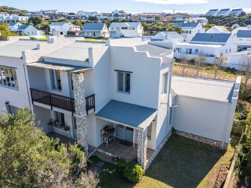 Exclusive Coastal Retreat in Tollas Oord – Space, Style & Potential - Photo 3