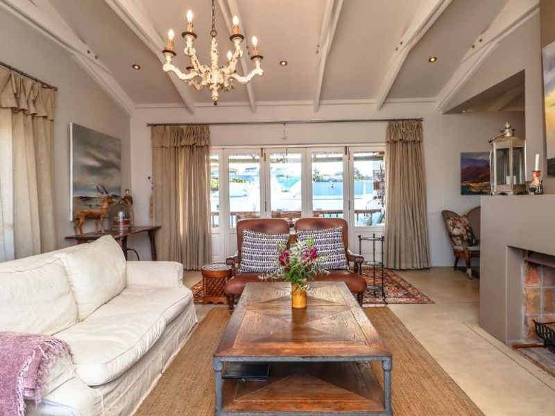 Exclusive Coastal Retreat in Tollas Oord – Space, Style & Potential - Photo 9