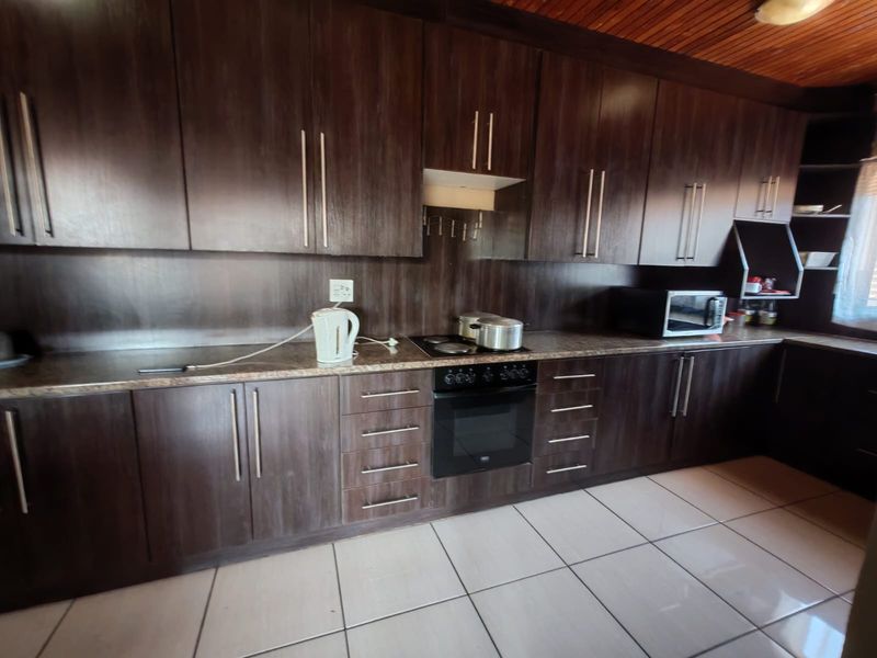 Spacious 4-Bedroom Family Home in CW 5 - Photo 3