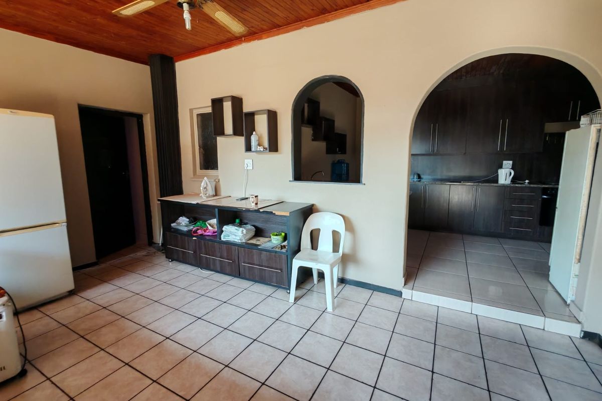 Spacious 4-Bedroom Family Home in CW 5 - Photo 5