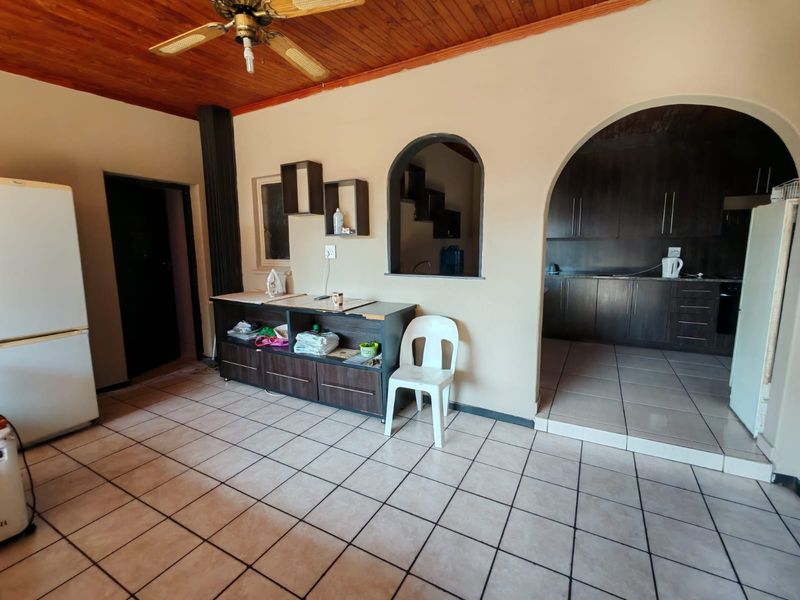 Spacious 4-Bedroom Family Home in CW 5 - Photo 5