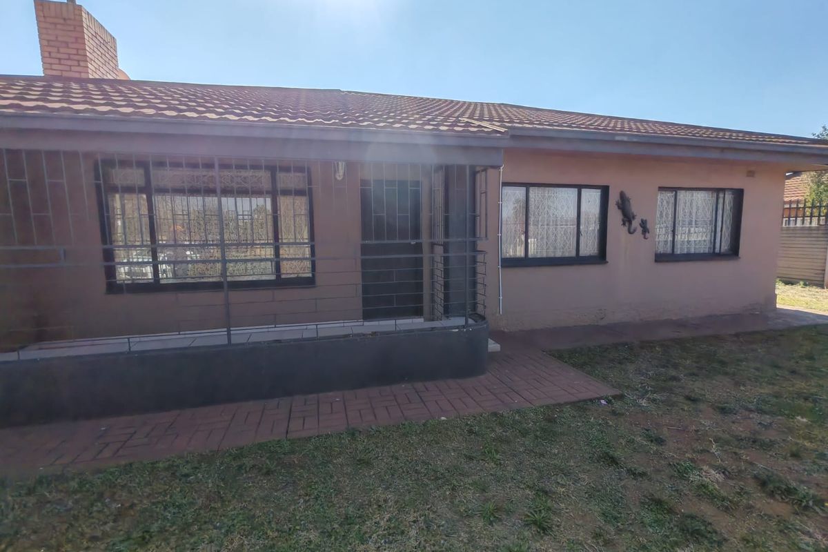 Spacious 4-Bedroom Family Home in CW 5 - Photo 2