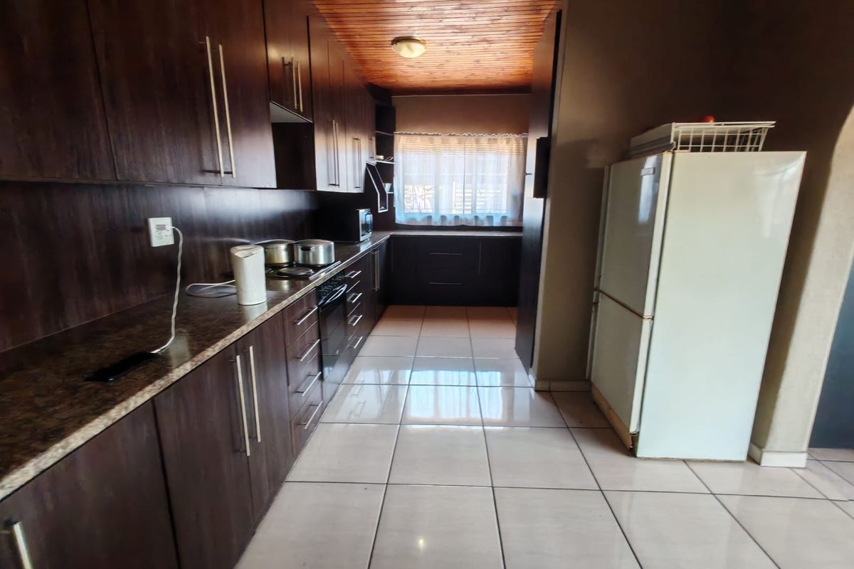 Spacious 4-Bedroom Family Home in CW 5 - Photo 4