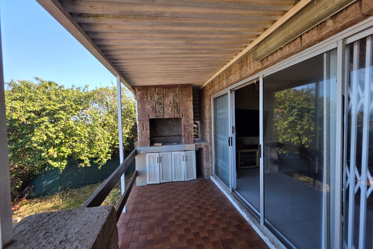 Sea Side Living Topped With Coastal Charm Awaits - Photo 4