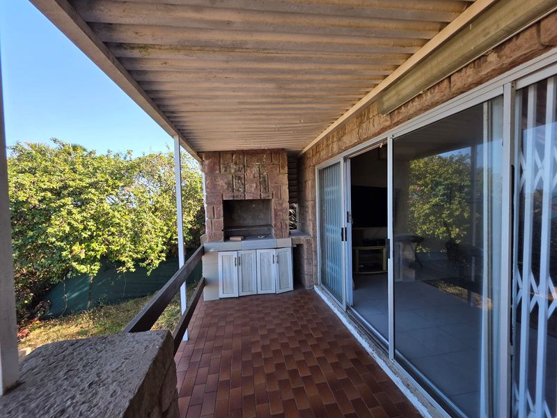 Sea Side Living Topped With Coastal Charm Awaits - Photo 4