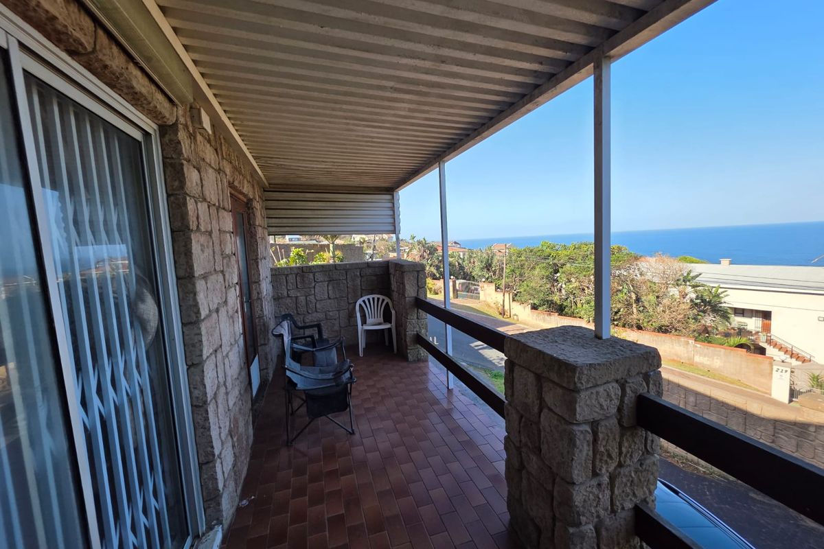 Sea Side Living Topped With Coastal Charm Awaits - Photo 5