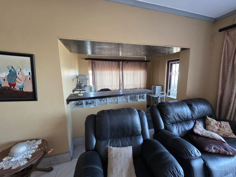 Sea Side Living Topped With Coastal Charm Awaits - Photo 7