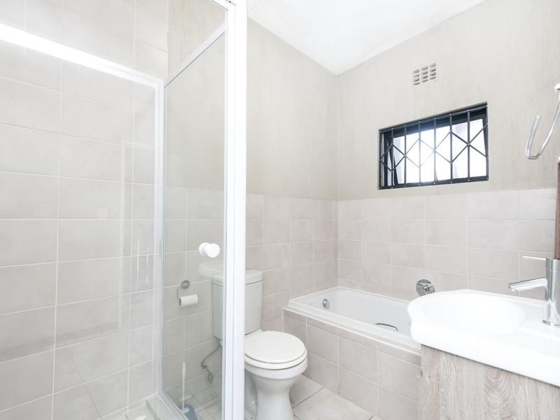 Beautifully Kept 2 Bedroom Apartment in Grange Park, Barbecue Downs. - Photo 8